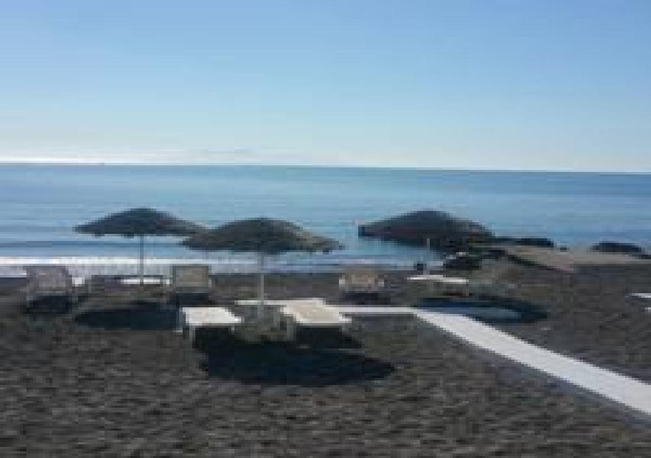 Geomare Beach House Монолитос Екстериор снимка